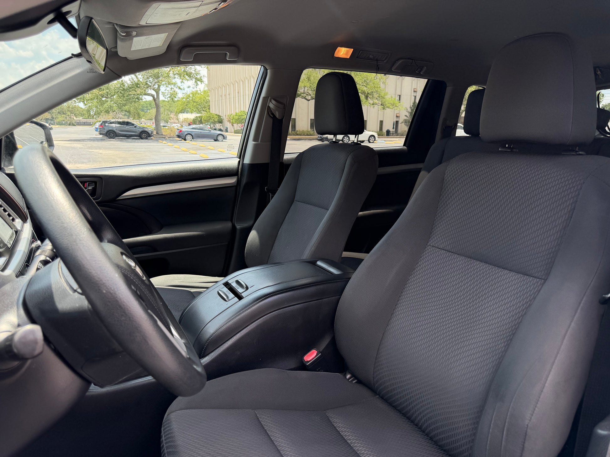 2017 Toyota Highlander LE - Photo 9