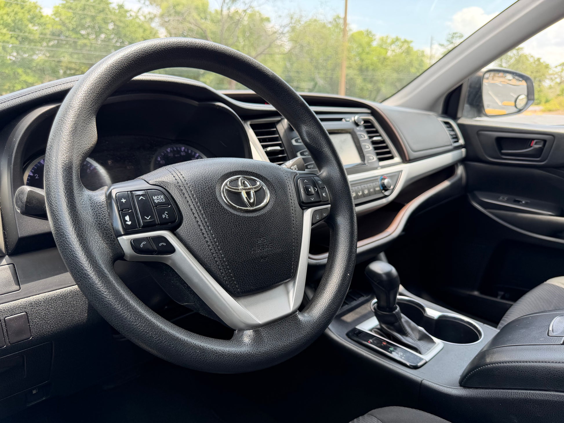 2017 Toyota Highlander LE - Photo 7