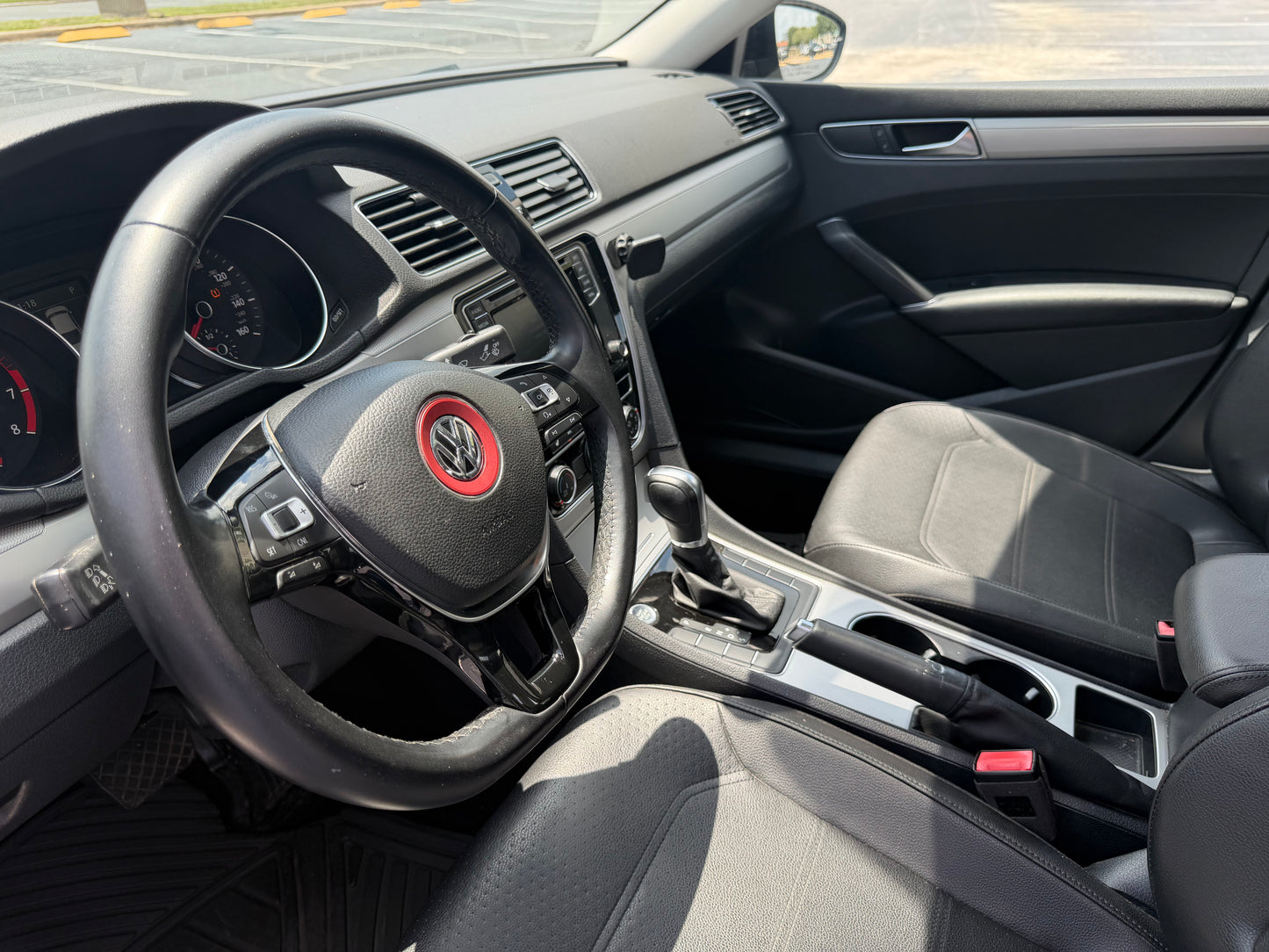 2019 VOLKSWAGEN PASSAT