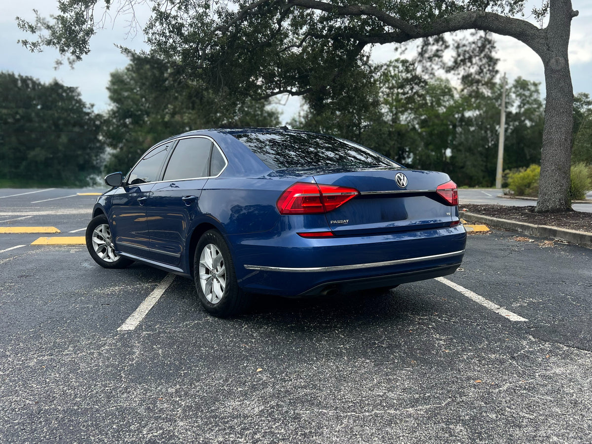 2016 VOLKSWAGEN PASSAT