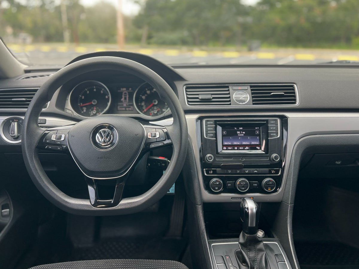 2016 VOLKSWAGEN PASSAT